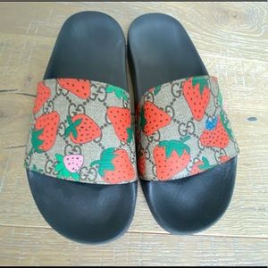 Gucci GG Strawberry Slide Sandals Size 40